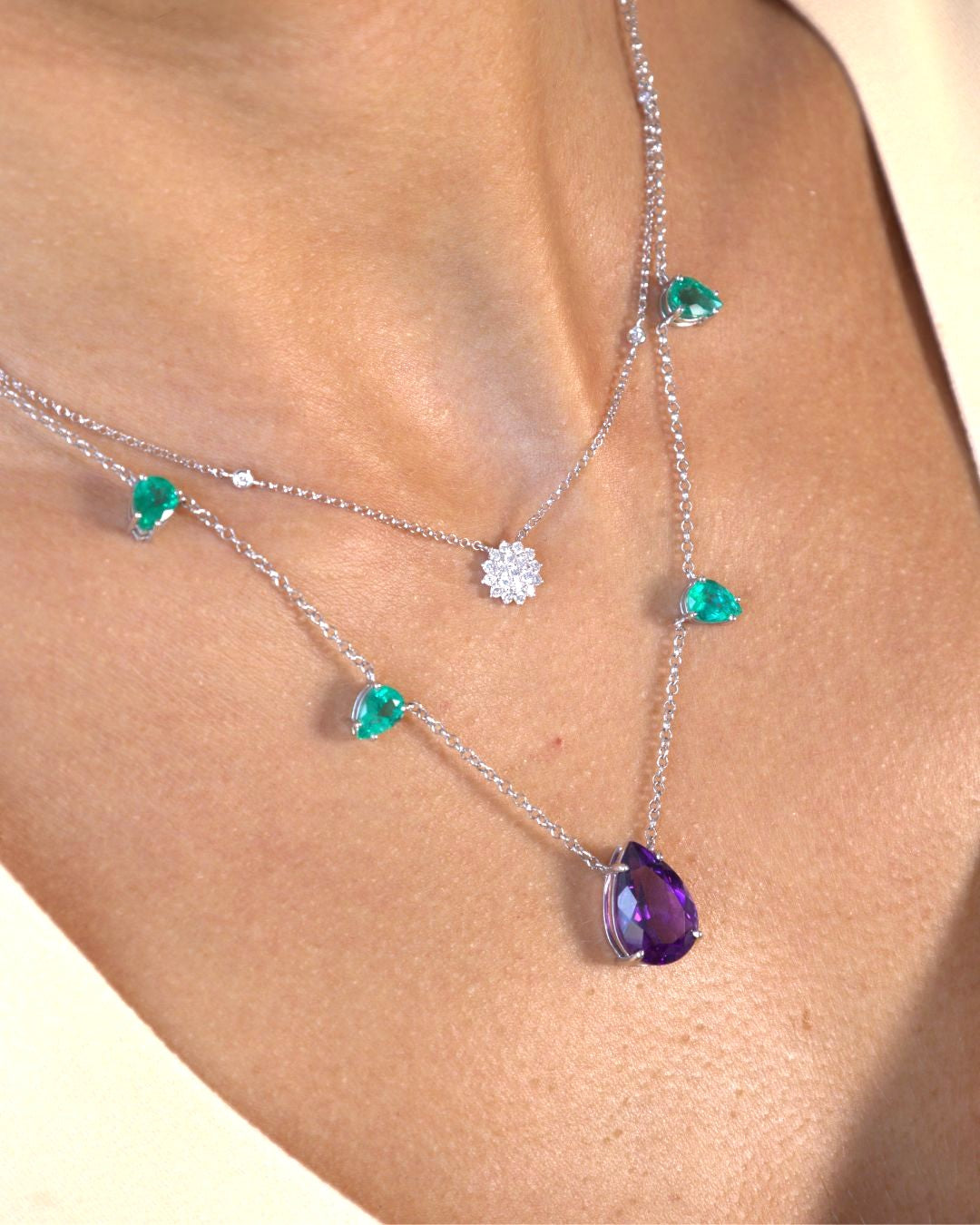 Colar Ametista e Esmeraldas Gotas em Ouro Branco 18K