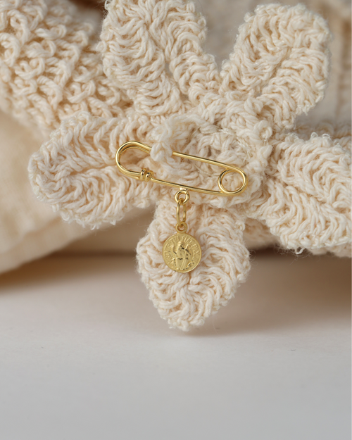 Alfinete São Bento em Ouro Amarelo 18K