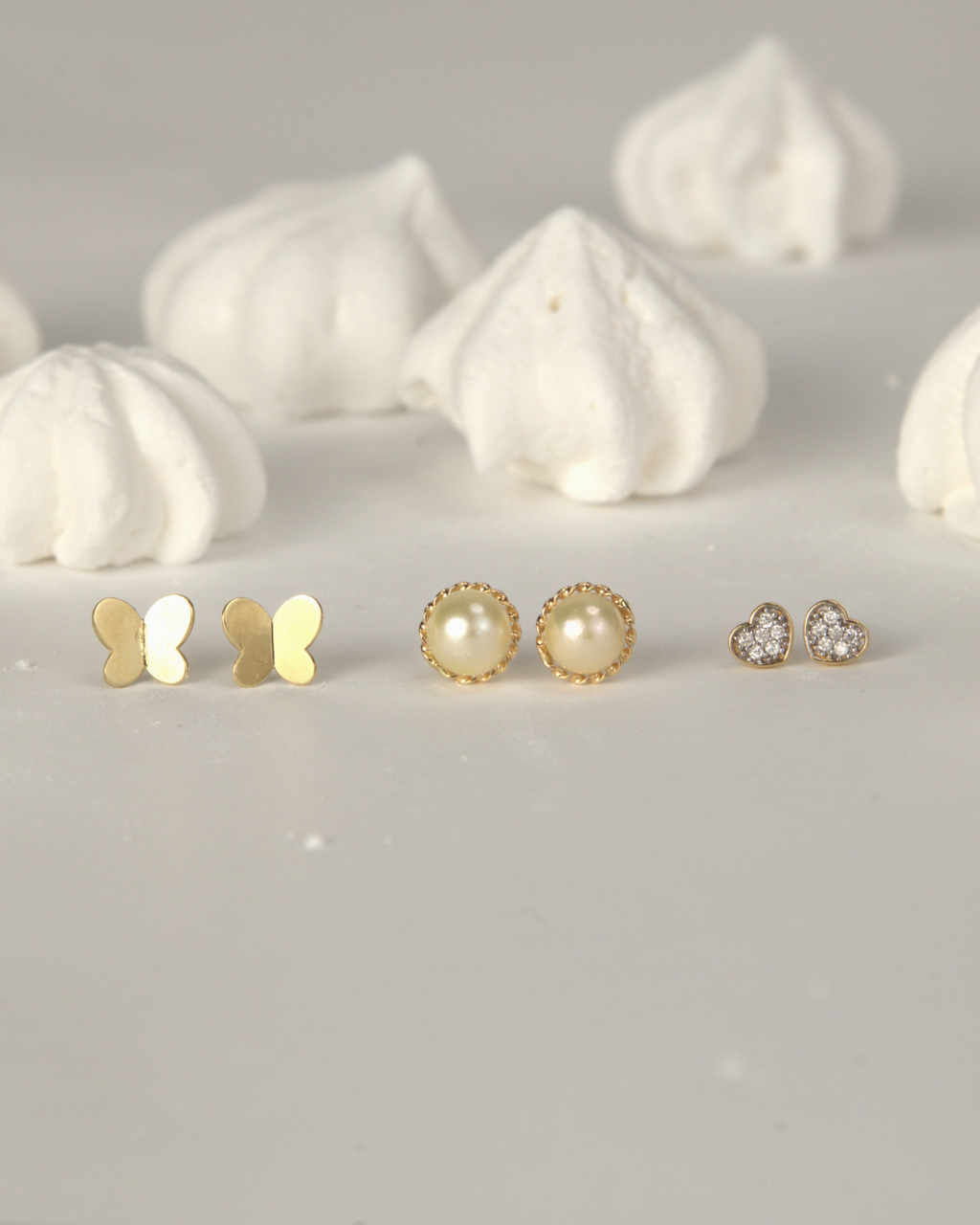 Brinco Pérola Rococó Infantil 3mm em Ouro Amarelo 18K