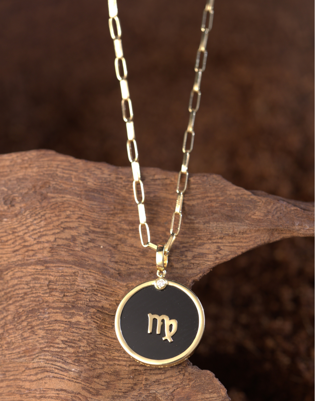 Pingente VIRGEM Onix e Diamante em Ouro Amarelo 18k - Collab Mônica Salgado