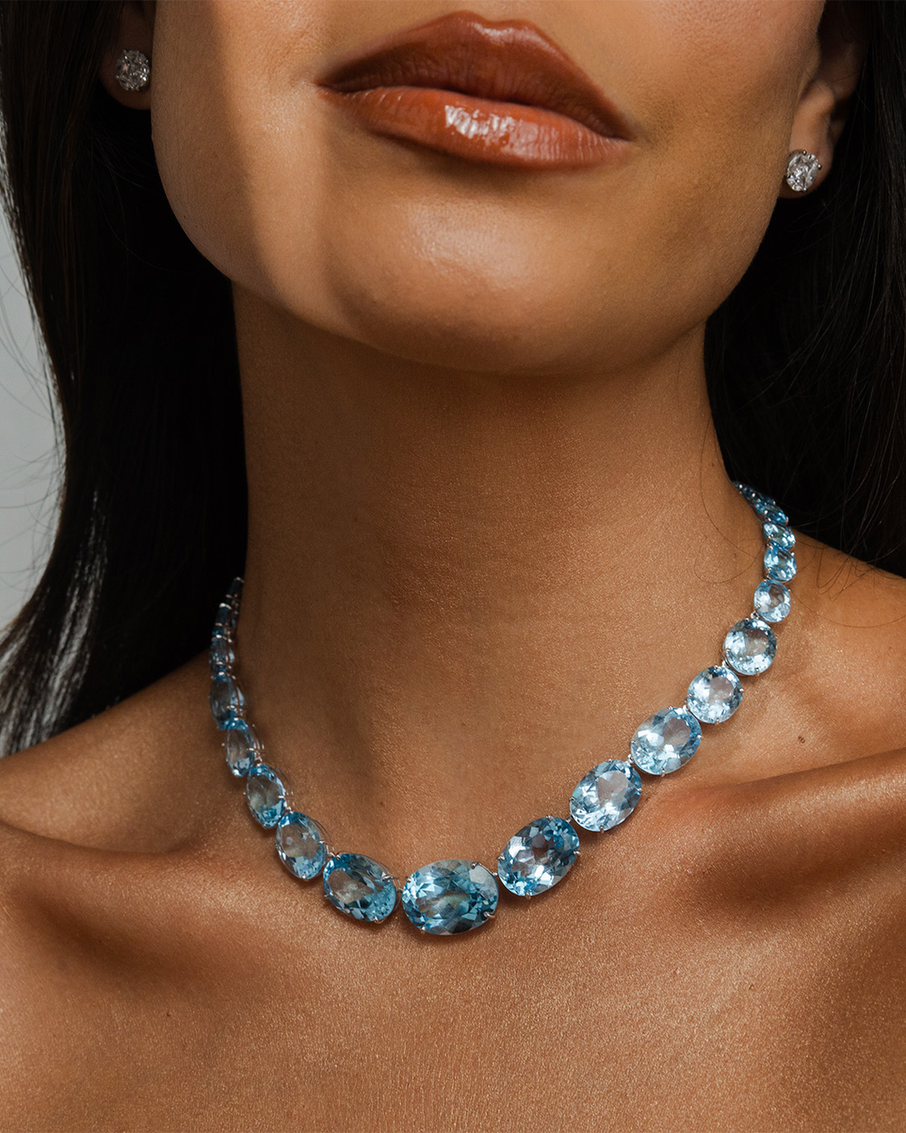 GLAM Sky Oval Topaz Necklace in 18k White Gold