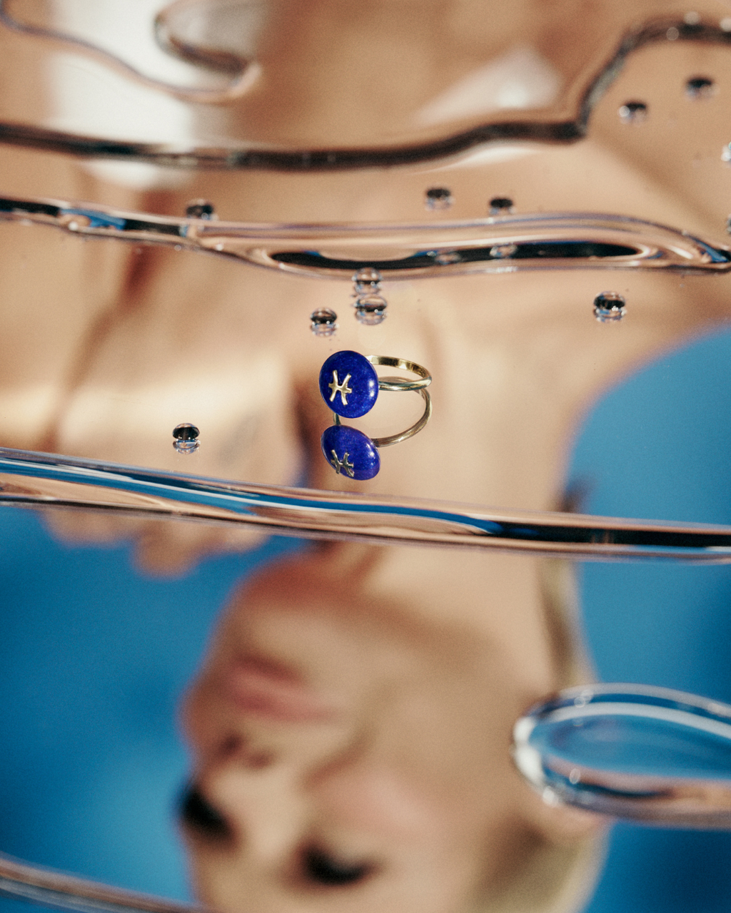 Anel PEIXES Lápiz Lazuli em Ouro Amarelo 18k - Collab Mônica Salgado