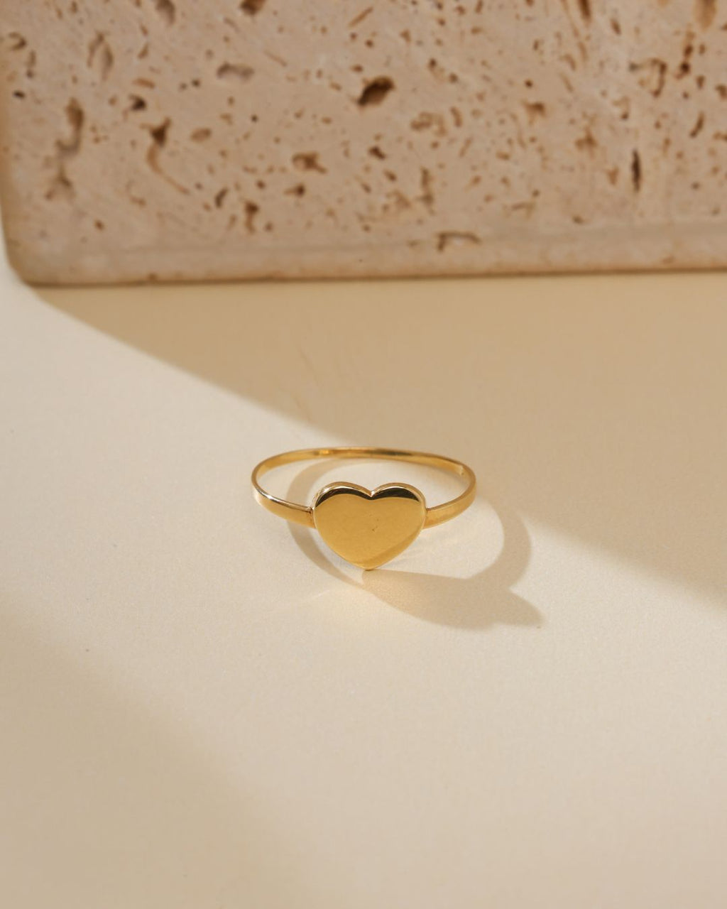 Anel Coração Liso em Ouro 18K