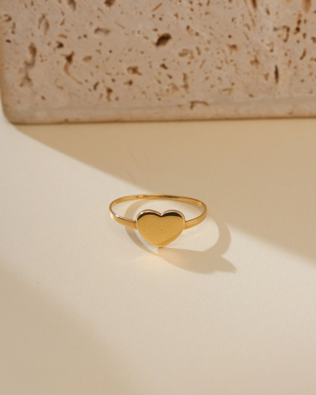 Anel Coração Liso em Ouro 18K