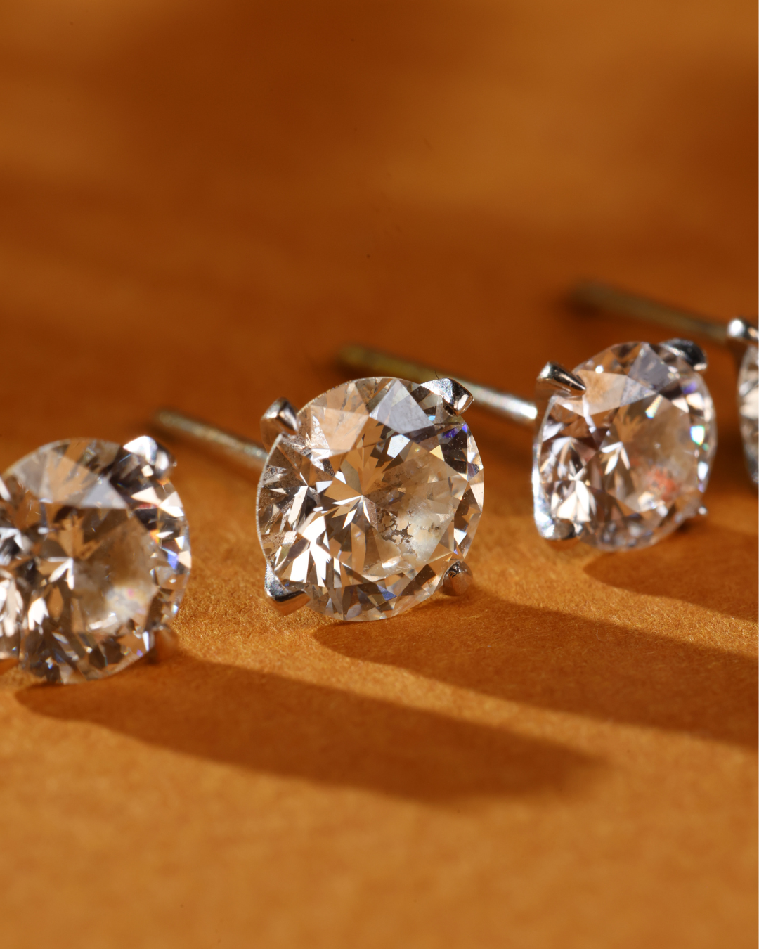 Brinco Solitário Diamante em Ouro Branco 18K
